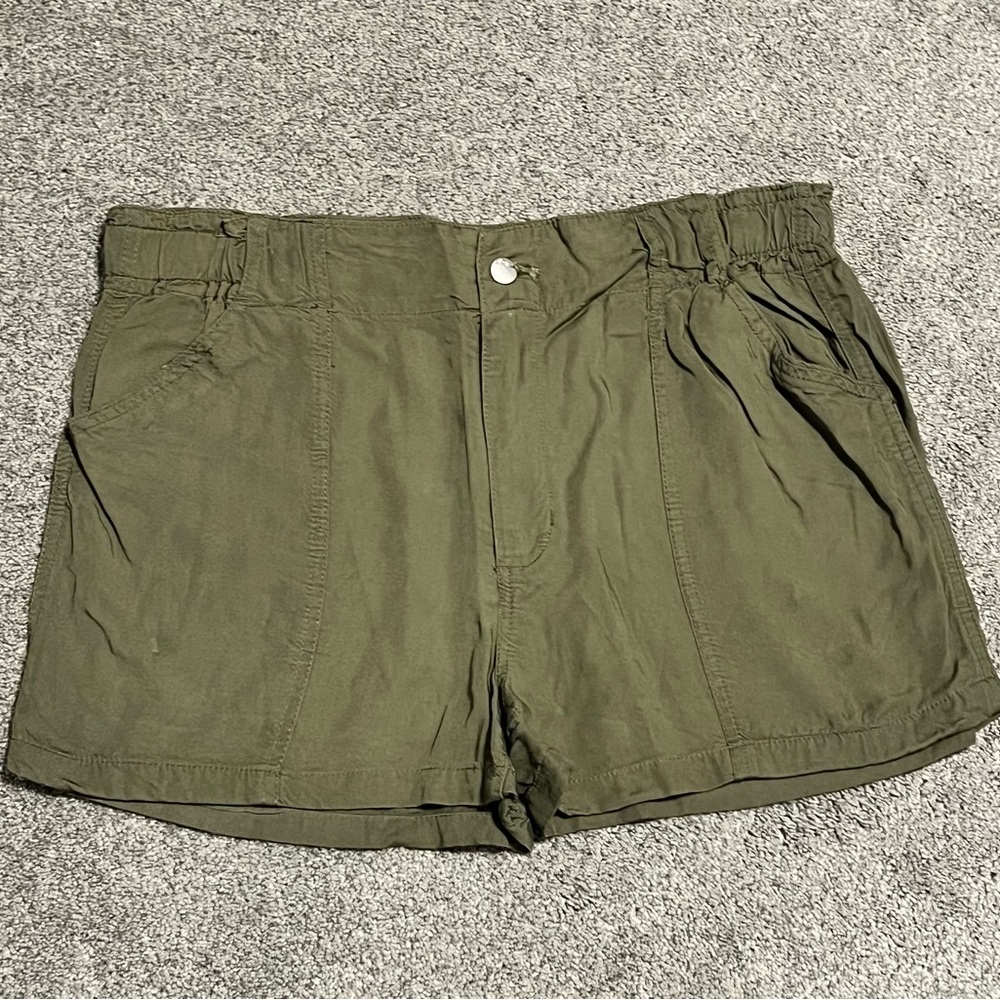 Olive Green Women’s Casual Shorts Size X-Large